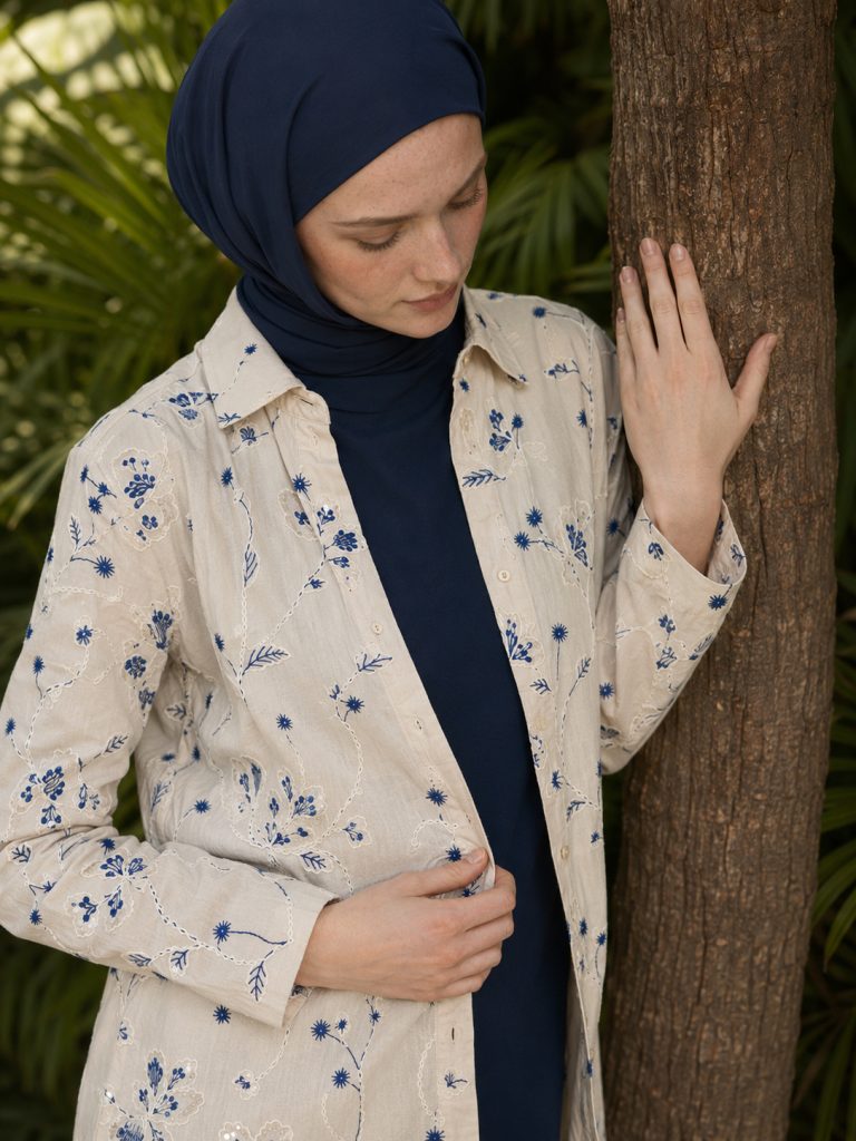 Manuela — image 3